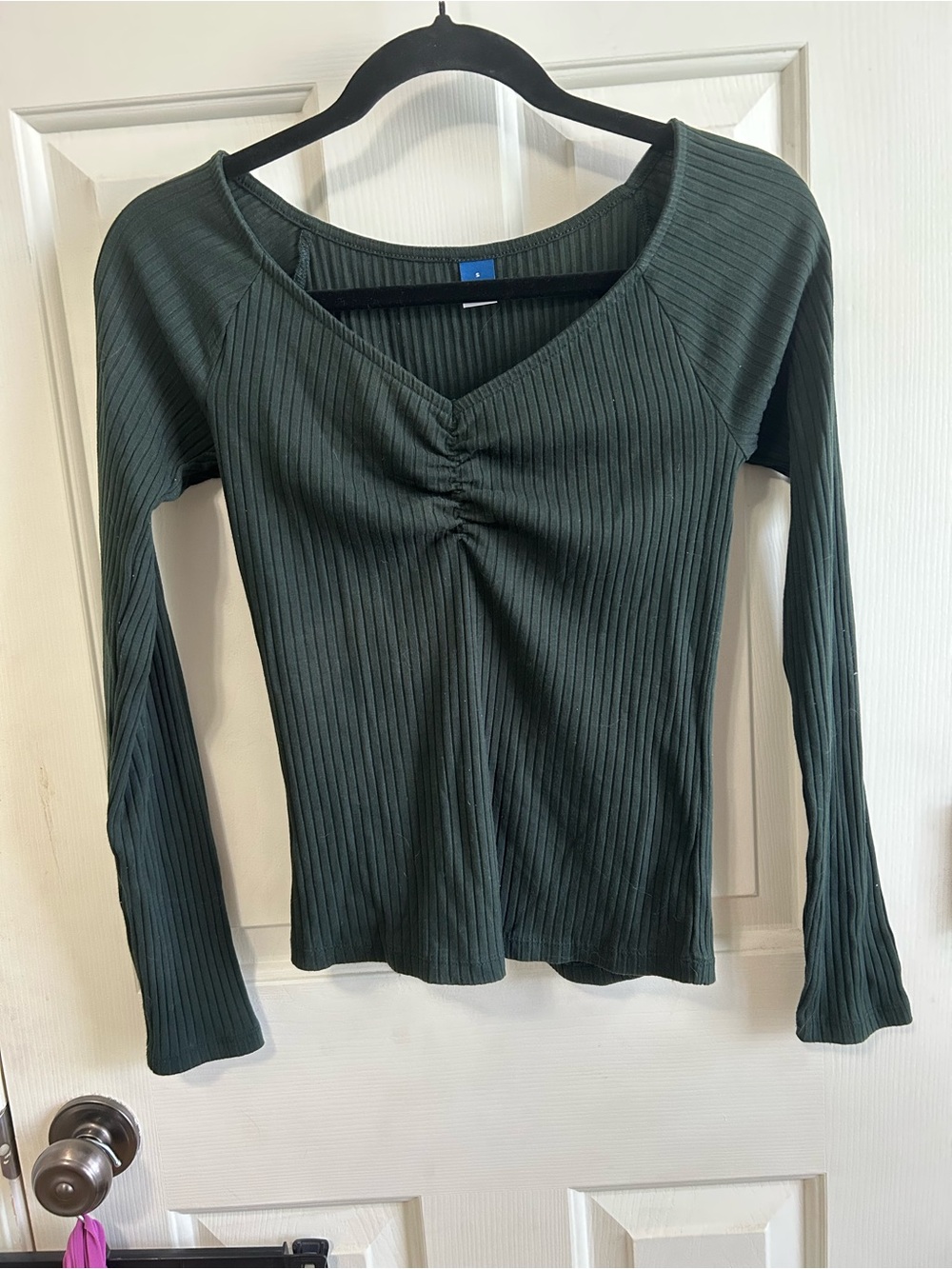 Old Navy Ribbed V-Neck Long Sleeve Top in Dark Green Size Small